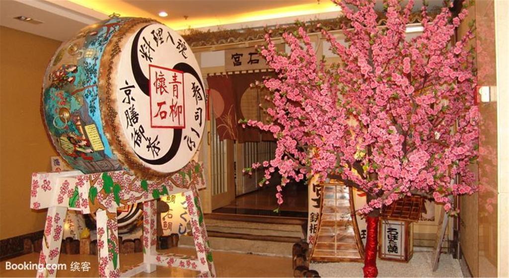Overseas Chinese International Hotel Qingdao Zewnętrze zdjęcie