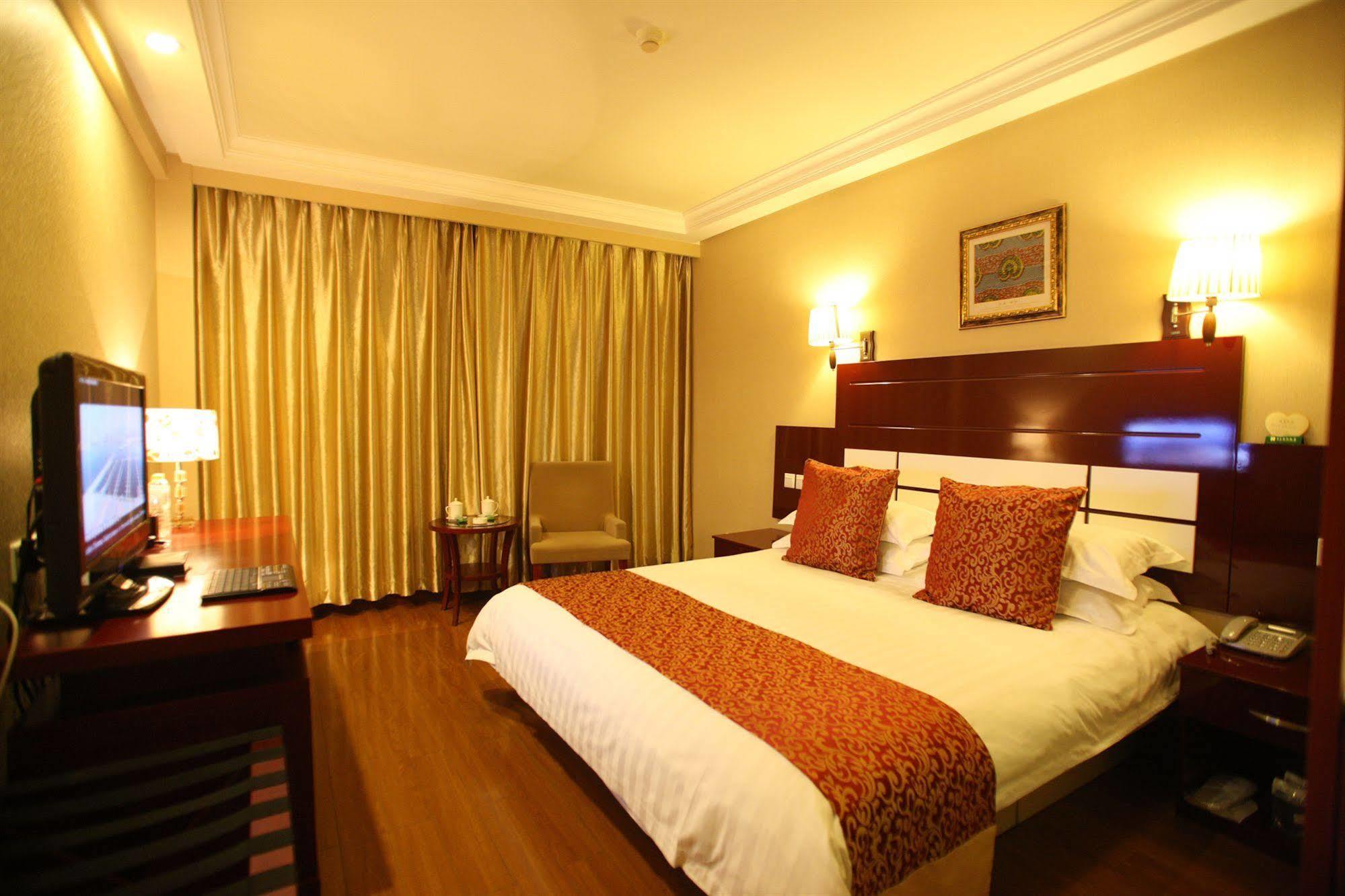 Overseas Chinese International Hotel Qingdao Zewnętrze zdjęcie